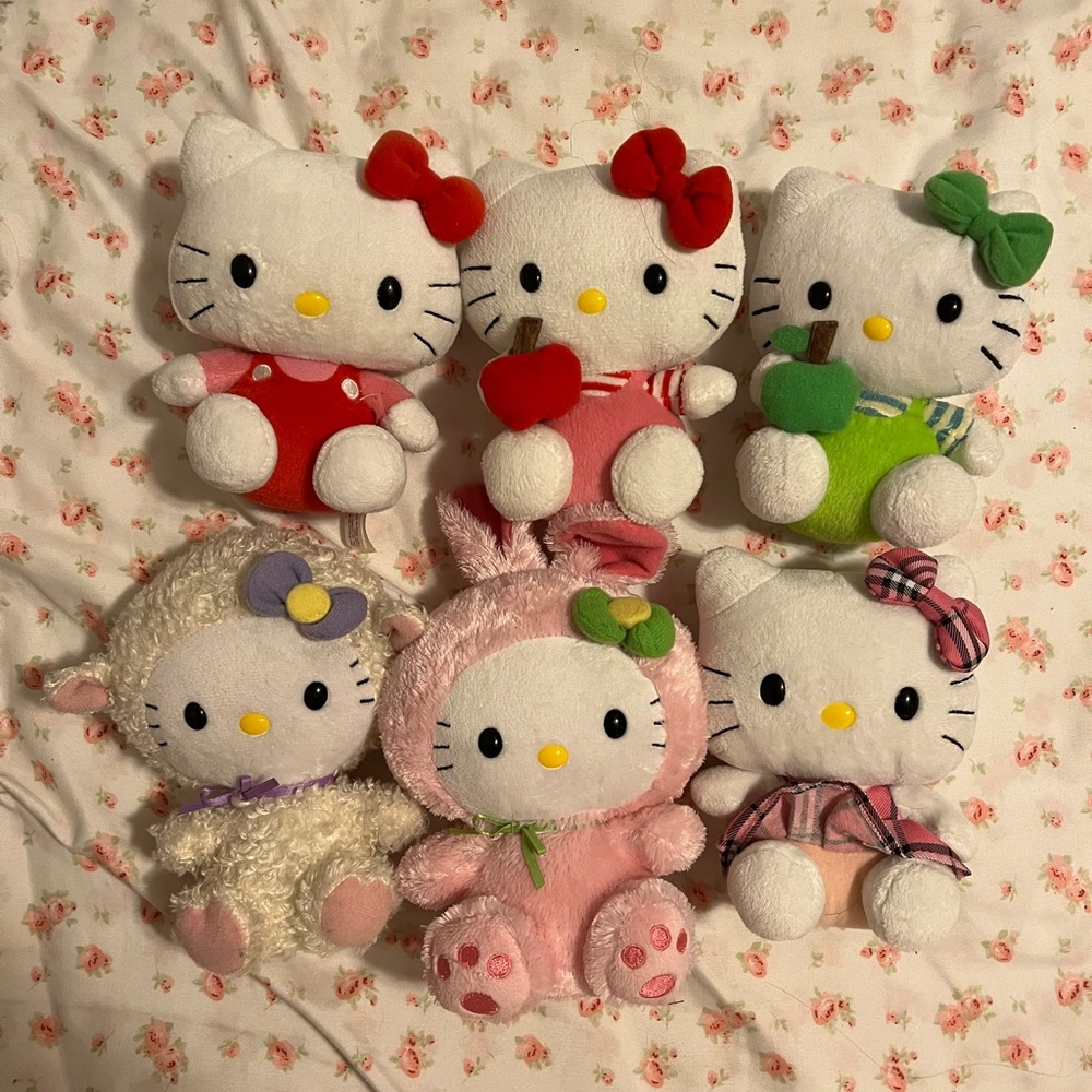 LOT OF TY HELLO KITTY BEANIE BABIES